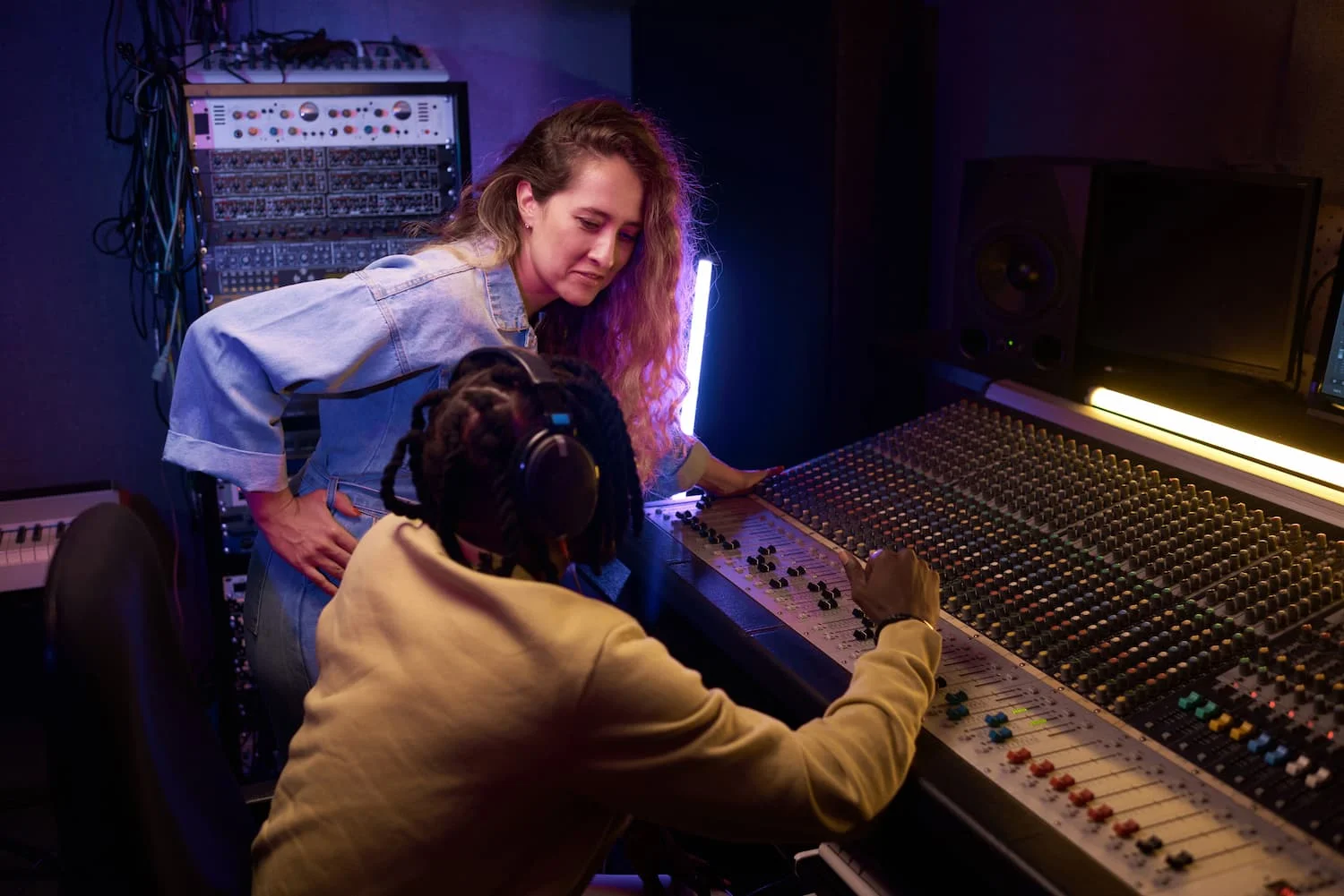 Vinyl to Virtual: How DJing Became a Digital Craft Without Losing Its Soul
